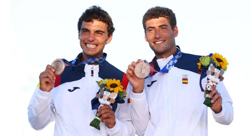Jordi Xammar i Nico Rodríguez amb la medalla olímpica de bronze © Getty Images